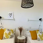 Апартаменти Charming & Cosy