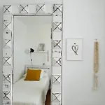 Апартаменти Charming & Cosy