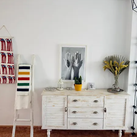 דירה Charming & Cosy